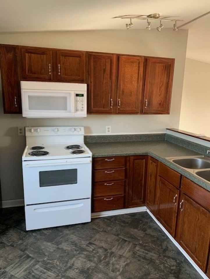 1031 Champion Ferry Rd - Photo 3 of 9