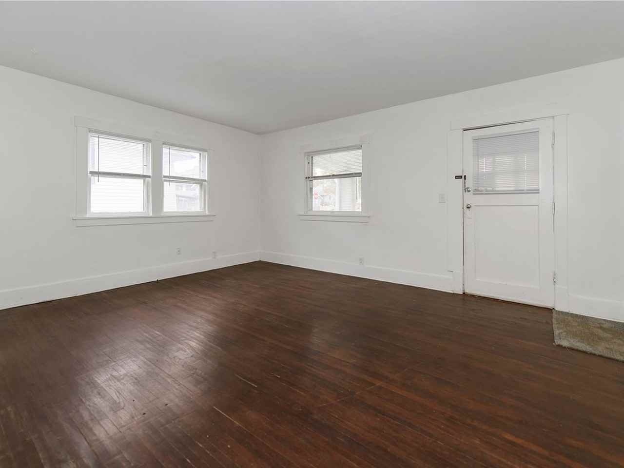 2706 Crown Point Ave - Photo 2 of 11