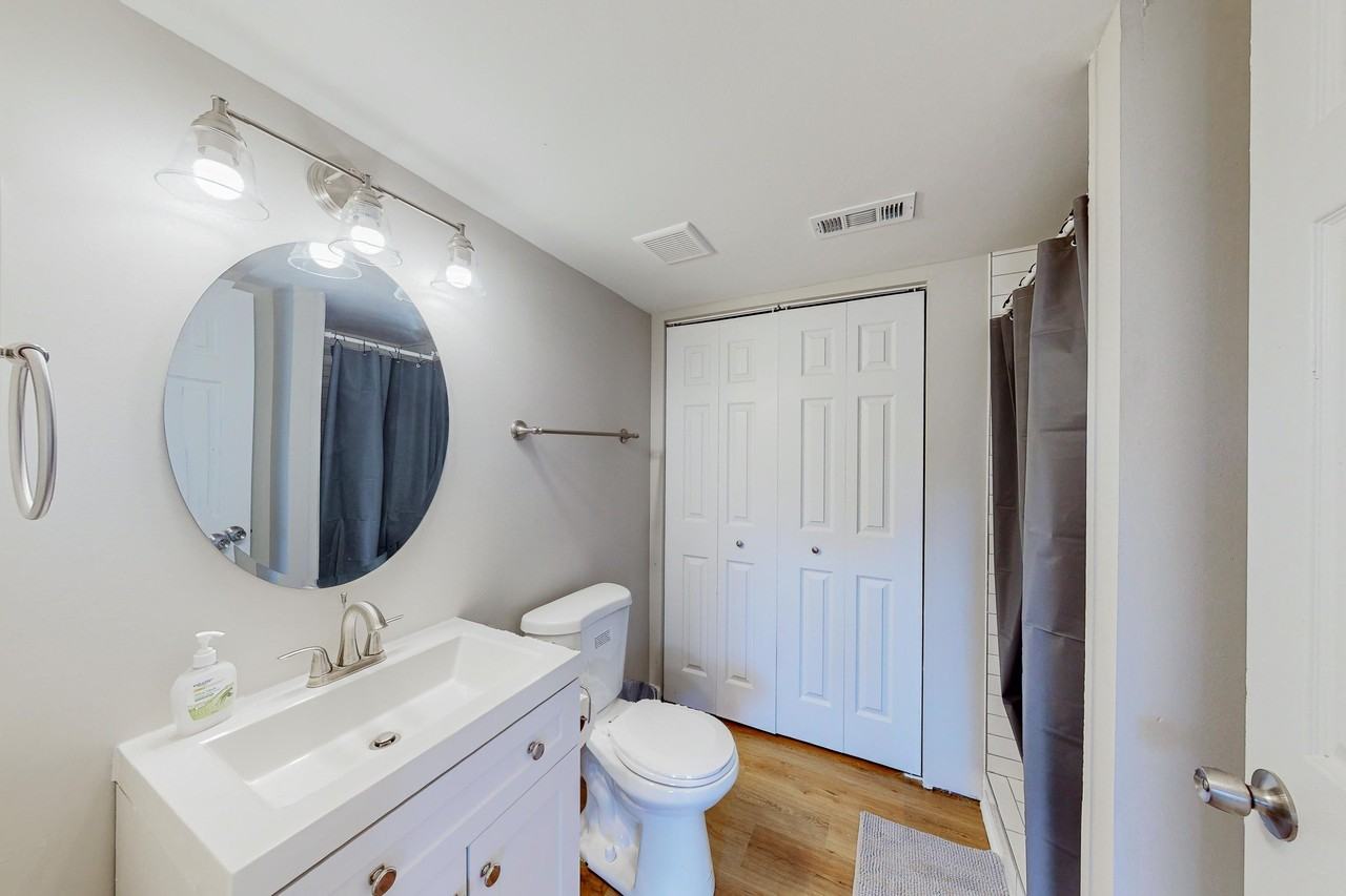 Shenta Oak Dr - Photo 2 of 13