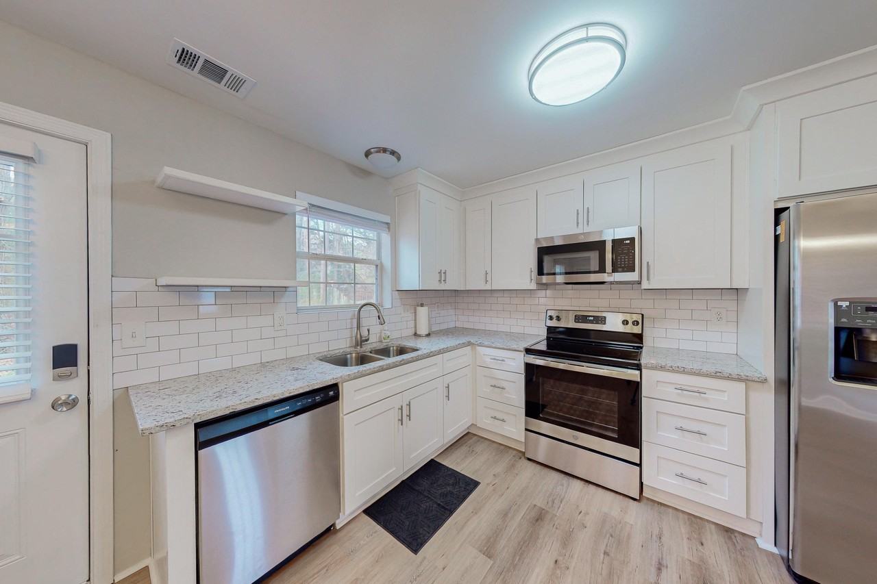 Shenta Oak Dr - Photo 3 of 13