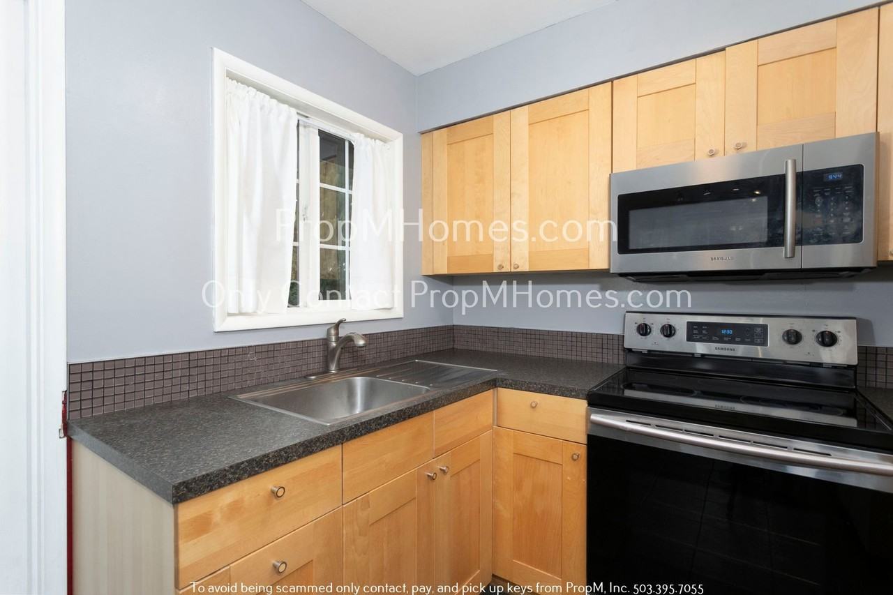 2445 Ne 122nd Ave - Photo 2 of 30