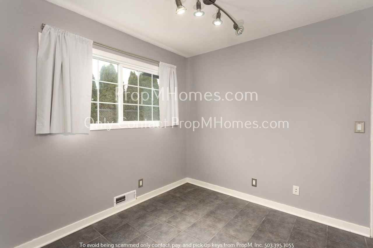 2445 Ne 122nd Ave - Photo 3 of 30