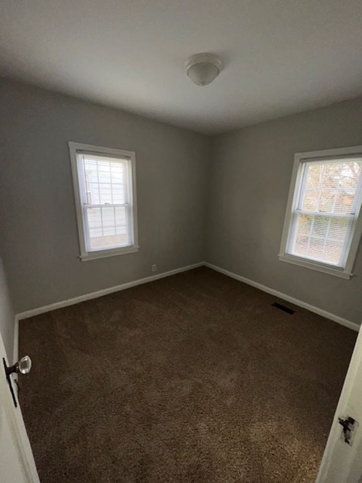 900 Hercules Ave - Photo 7 of 10