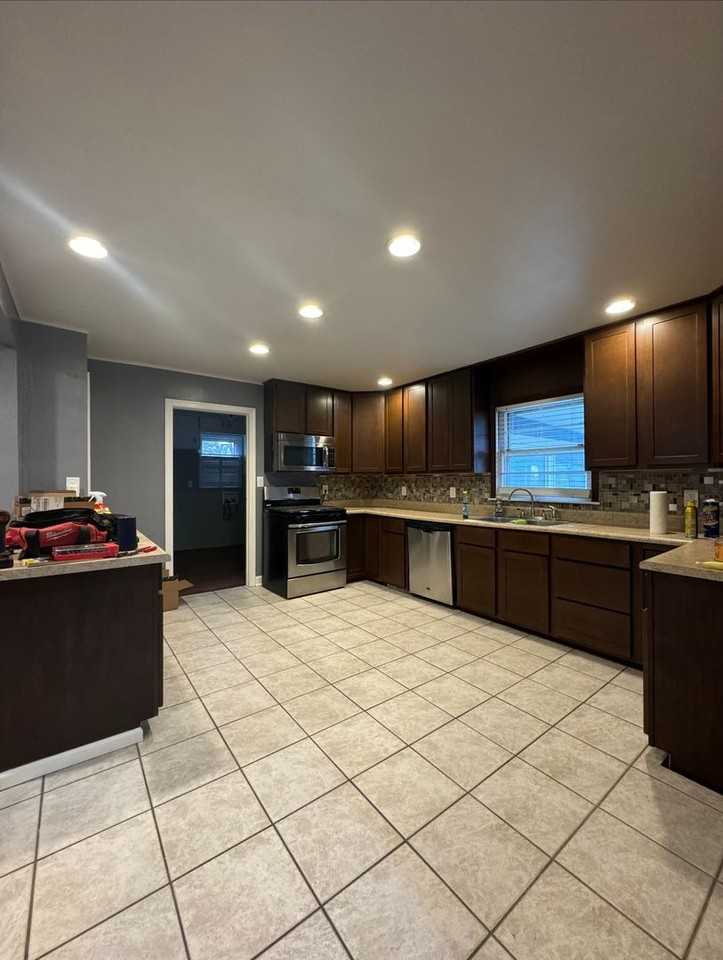 1424 Circle Dr - Photo 3 of 8