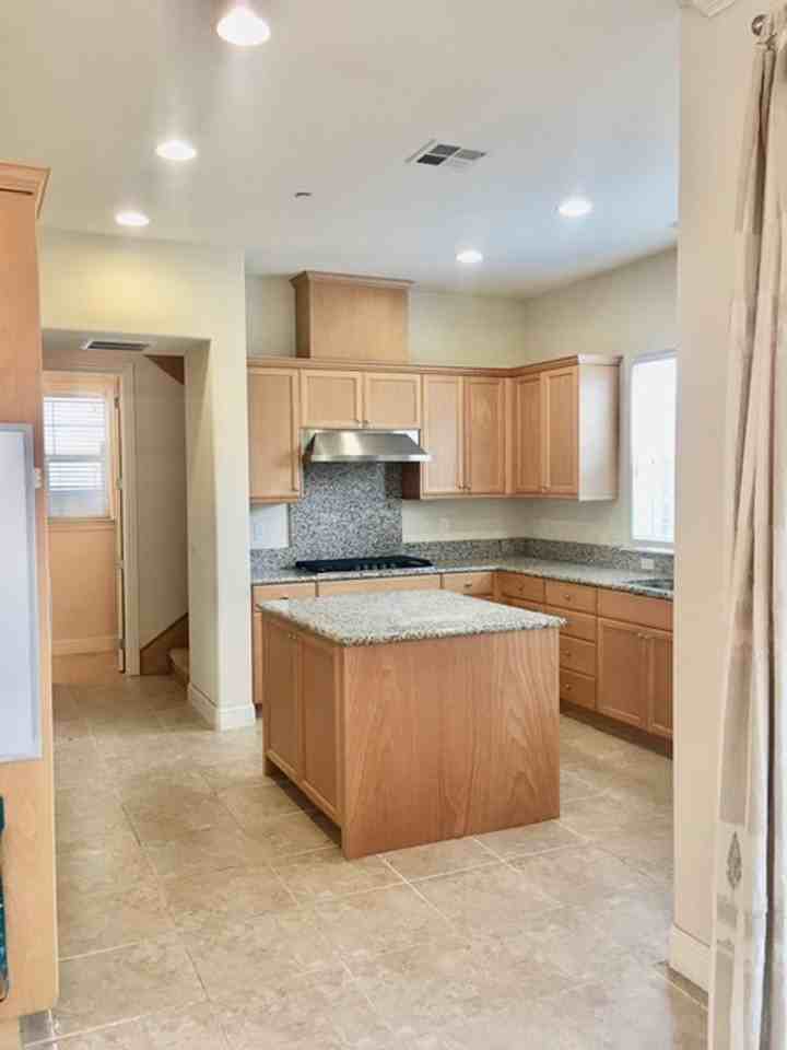 7089 Hyacinthus Ln - Photo 4 of 26