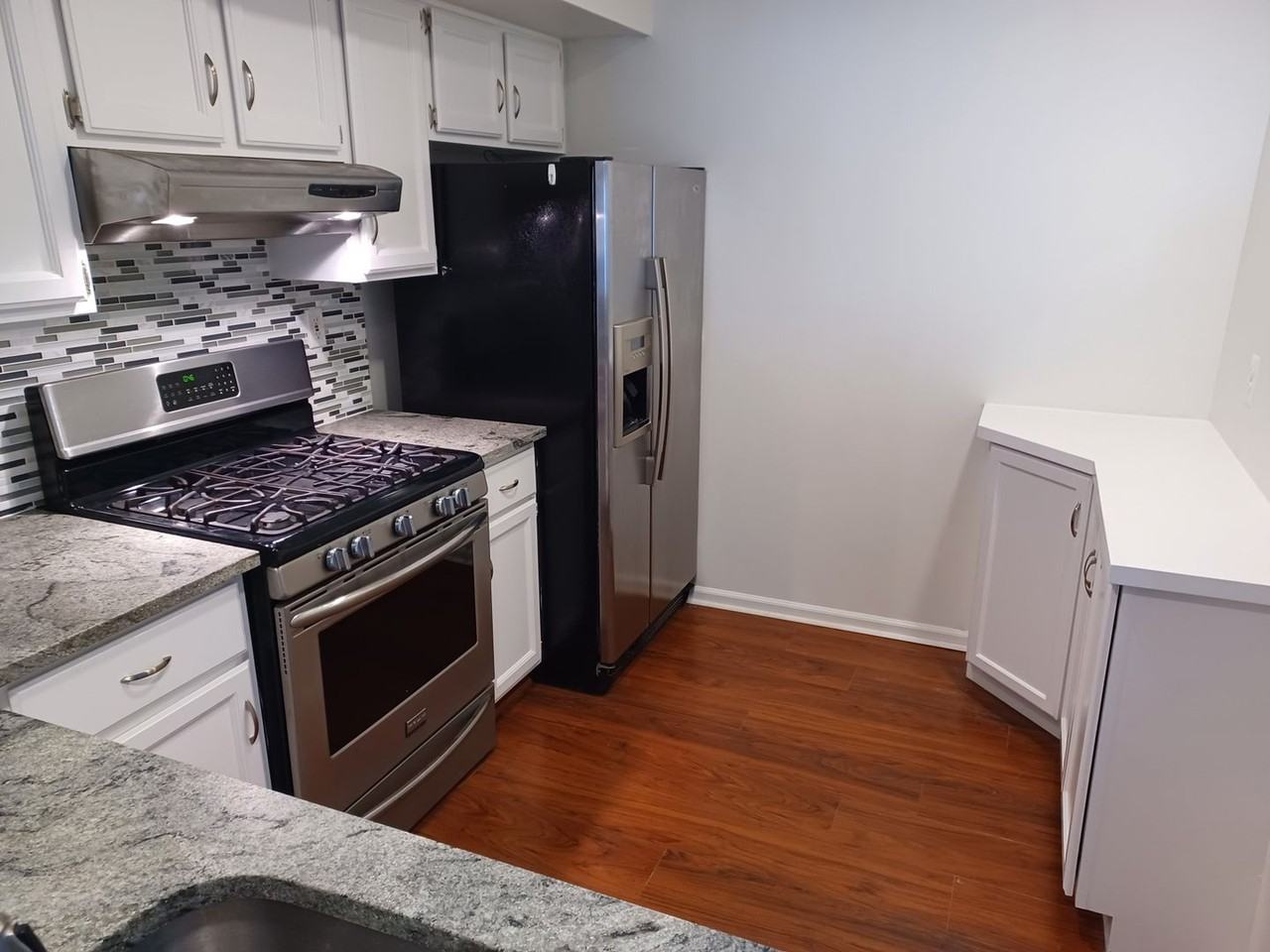 696A Rose Hollow Dr - Photo 3 of 12