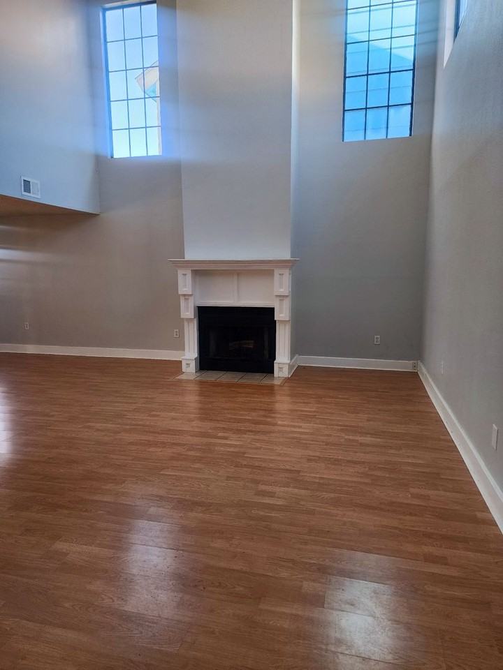 12334 Haines Ave Ne - Photo 3 of 11