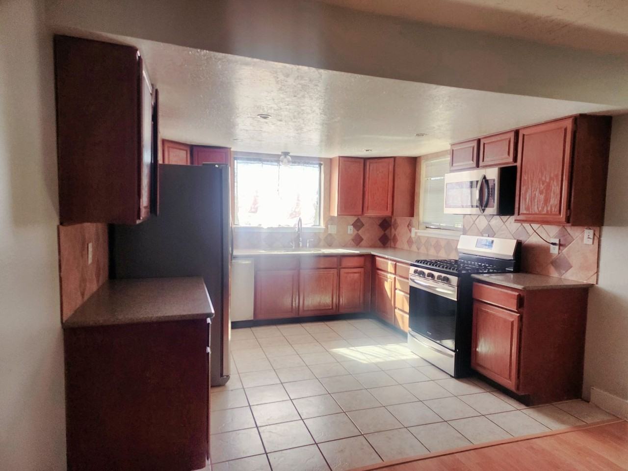 12334 Haines Ave Ne - Photo 6 of 11
