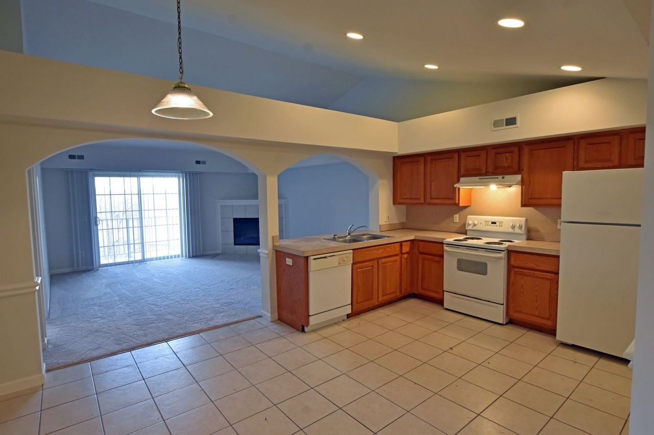 8306 N Annsbury Cir - Photo 3 of 26
