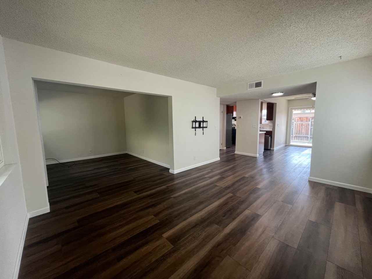 5222 Greenberry Dr - Photo 5 of 25