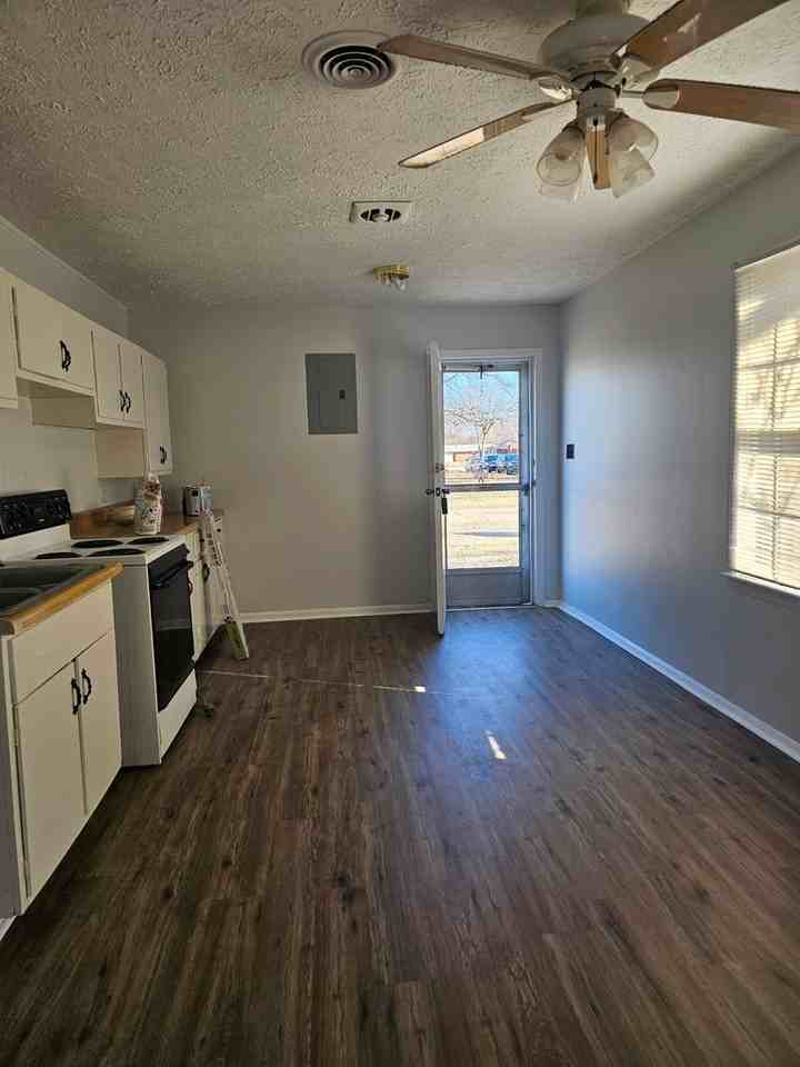 3900 Placid Pl - Photo 4 of 9