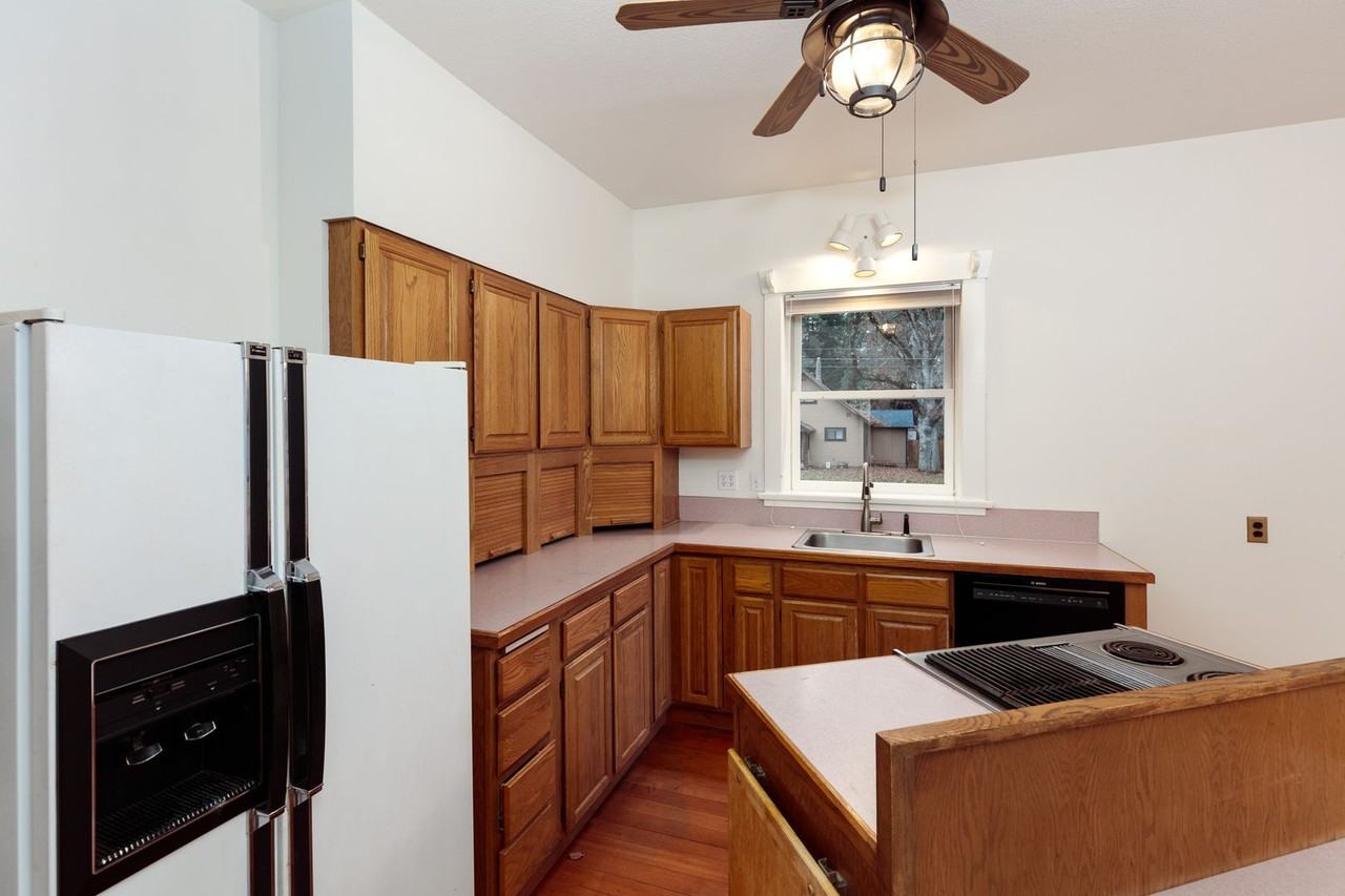 420 June St - Photo 3 of 14