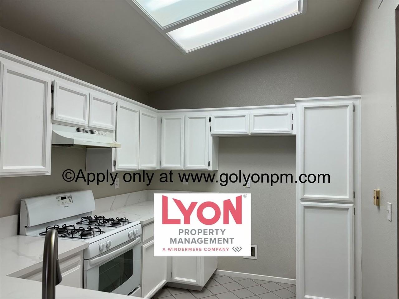 9068 Bristol Plaza Way - Photo 3 of 21