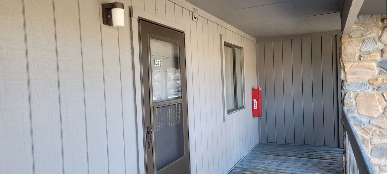 475 Meadowview Dr - Photo 2 of 13