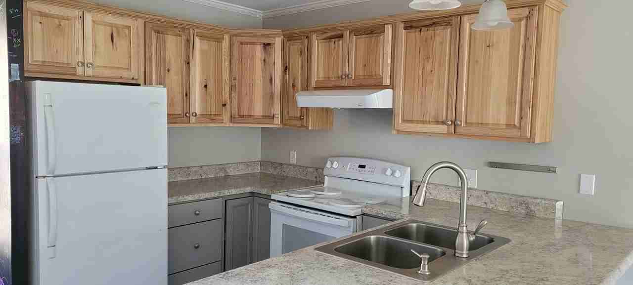 475 Meadowview Dr - Photo 3 of 13