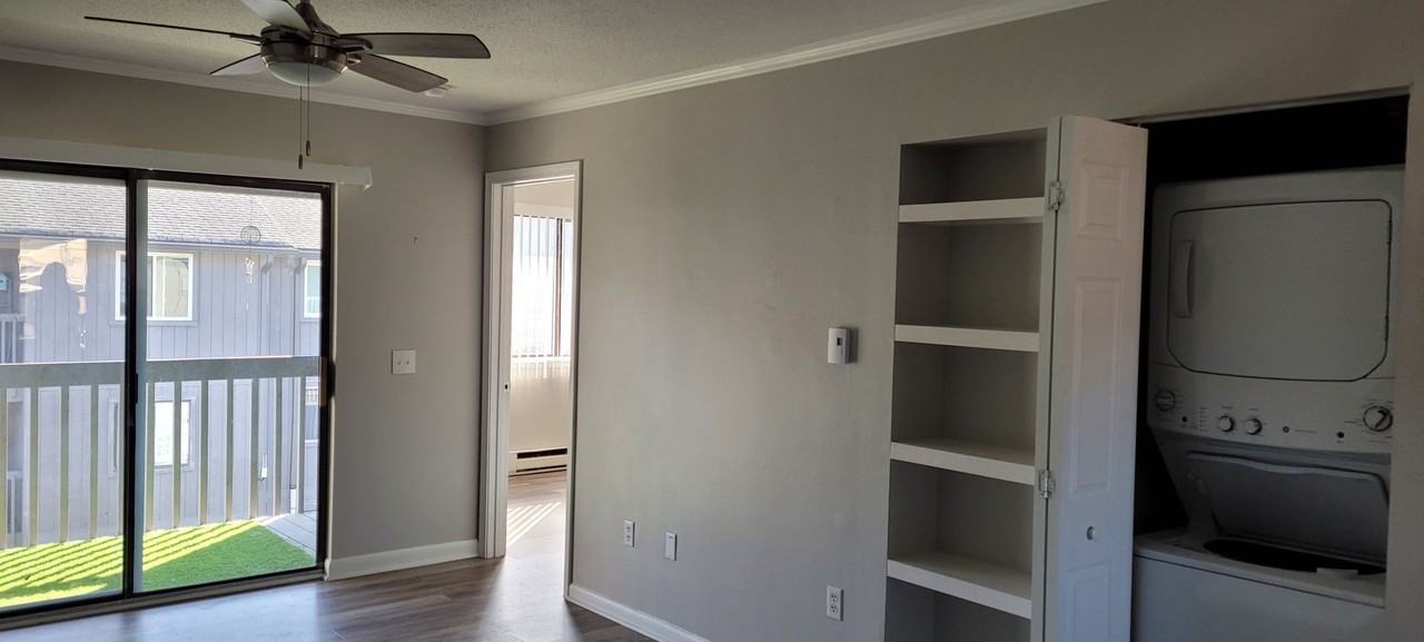 475 Meadowview Dr - Photo 5 of 13