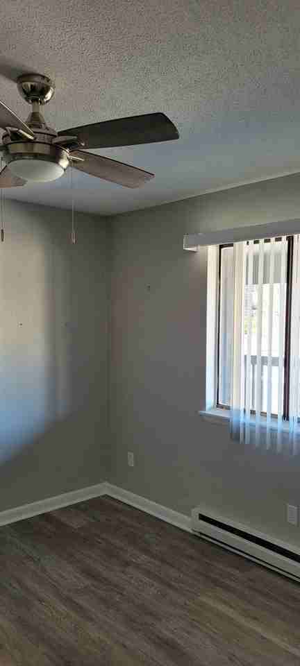 475 Meadowview Dr - Photo 6 of 13