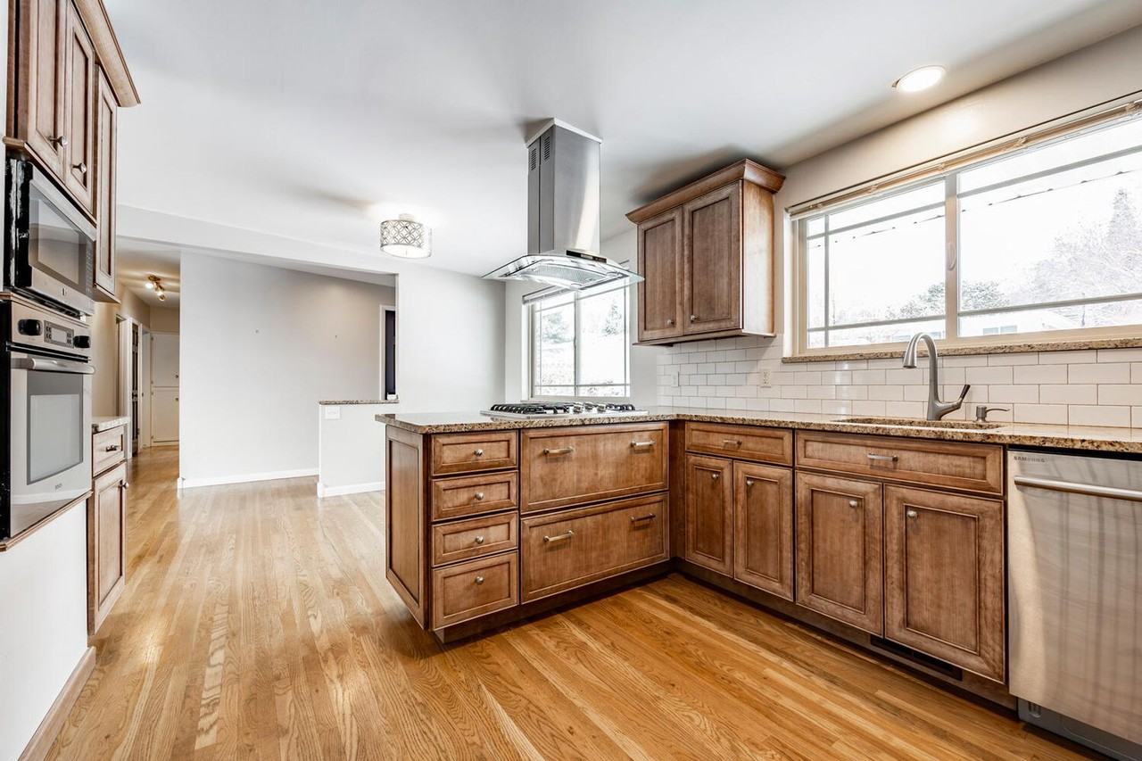 4590 S Westview Dr - Photo 2 of 29