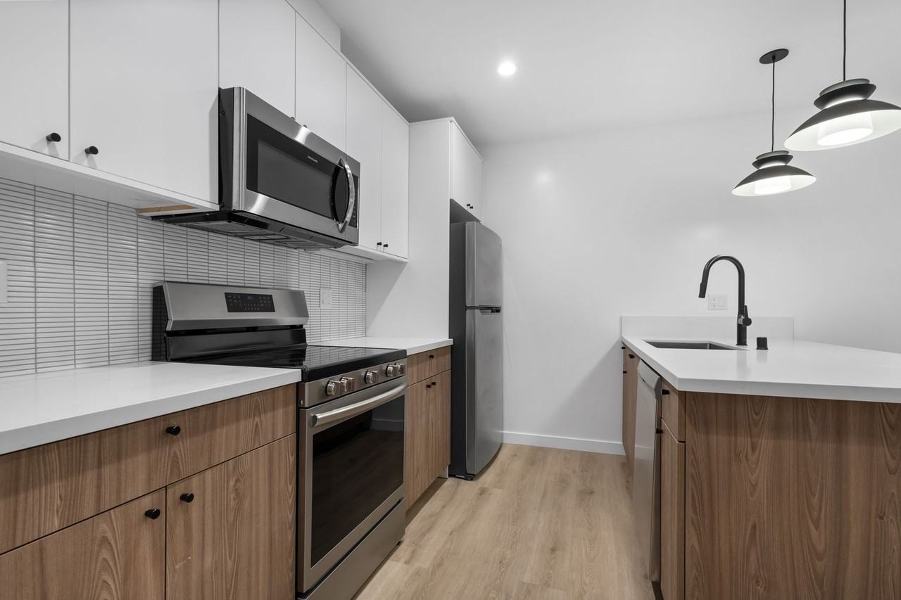 2101 Dale St - Photo 5 of 12