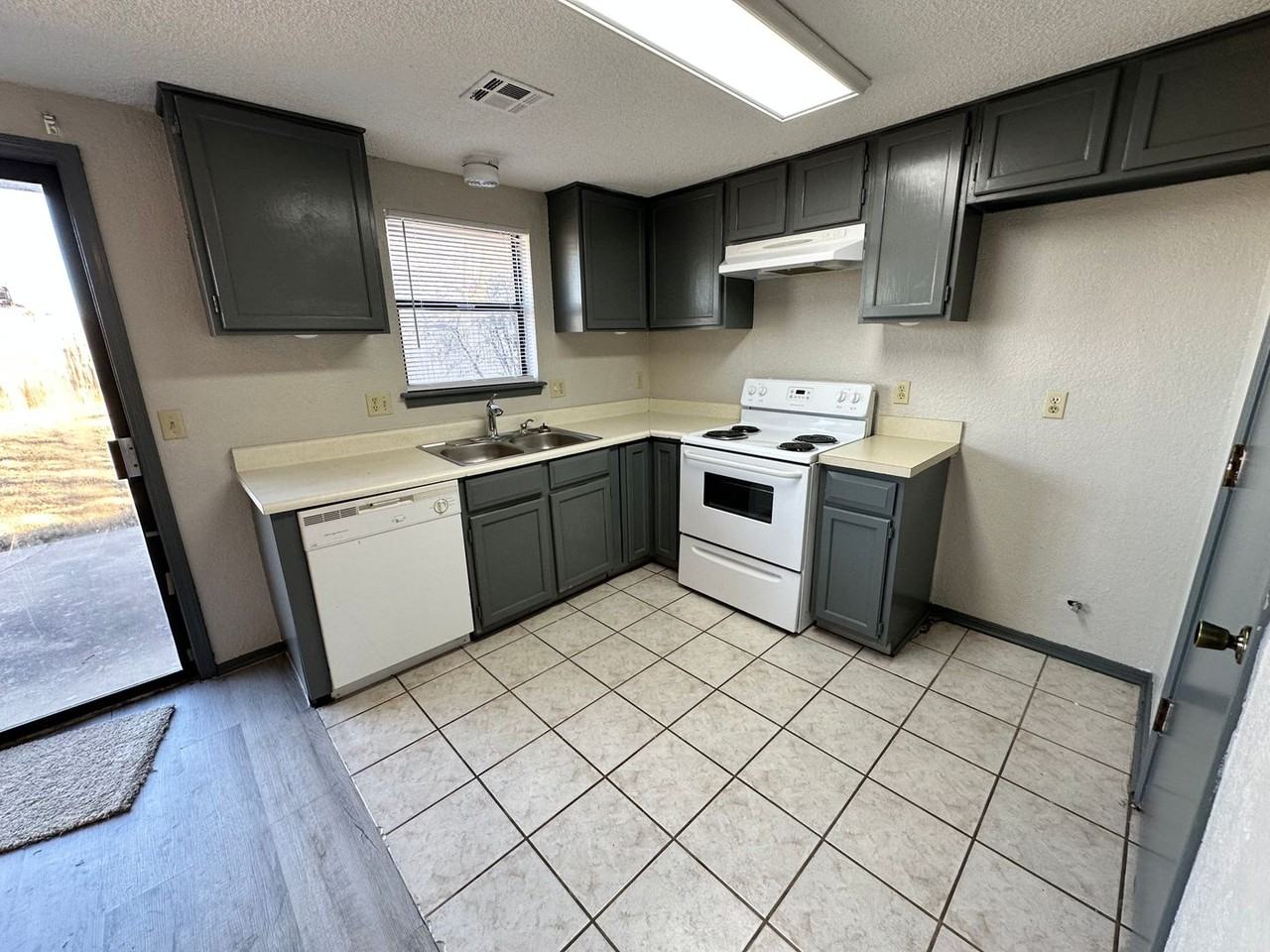 8510 Wakefield St - Photo 2 of 18