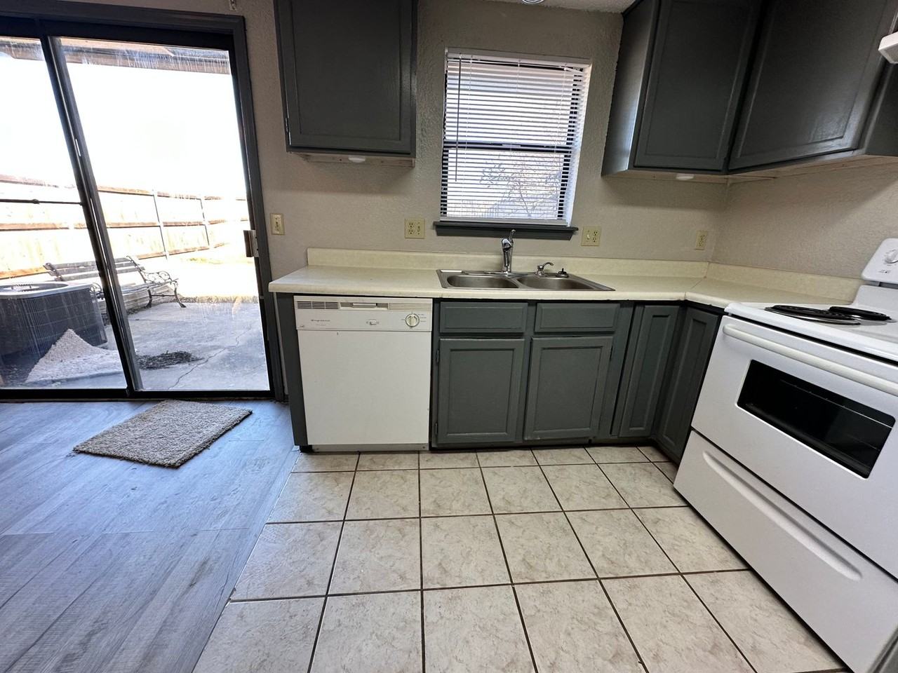 8510 Wakefield St - Photo 3 of 18