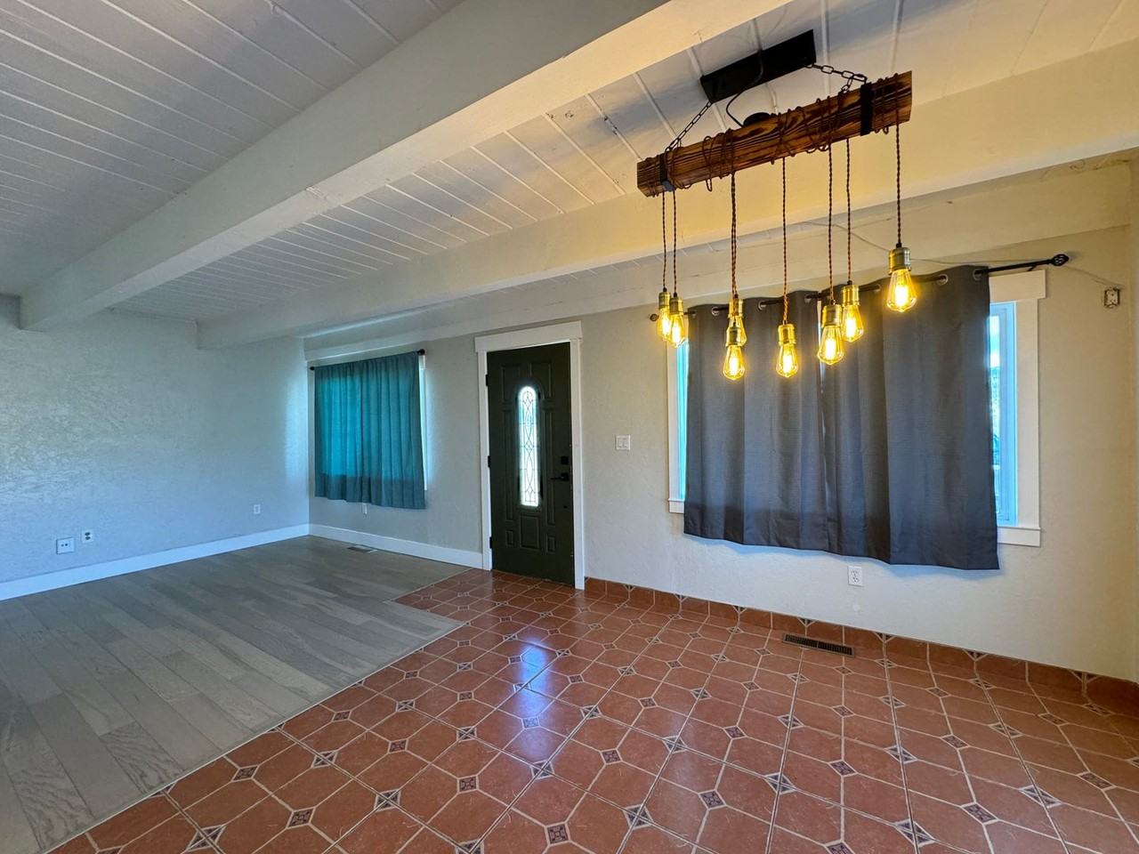 210 Esmeralda Dr - Photo 3 of 31