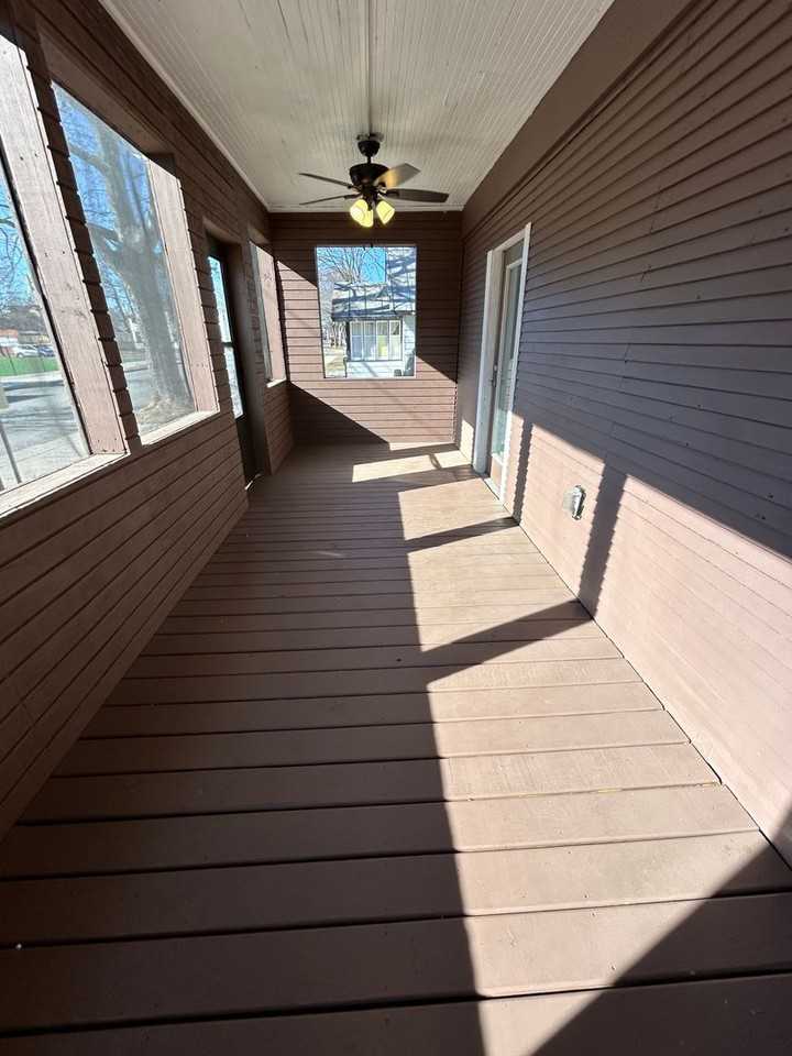 819 Division St - Photo 2 of 41