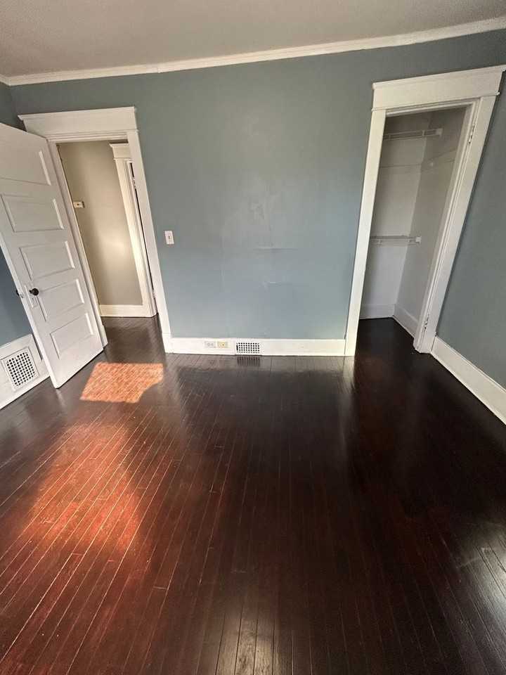 819 Division St - Photo 5 of 41