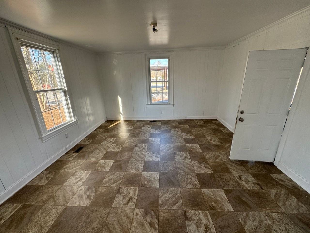 110 N White St - Photo 2 of 14