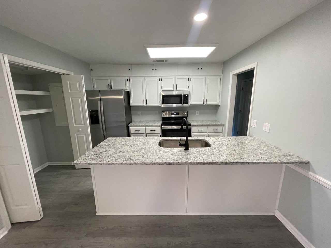 1018 Poplar Ct #A - Photo 2 of 16