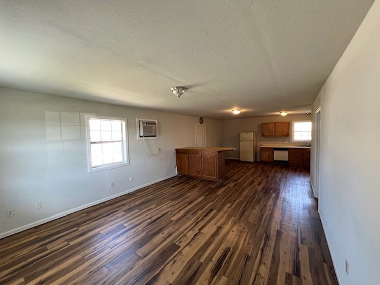 615 Shasta St - Photo 3 of 8