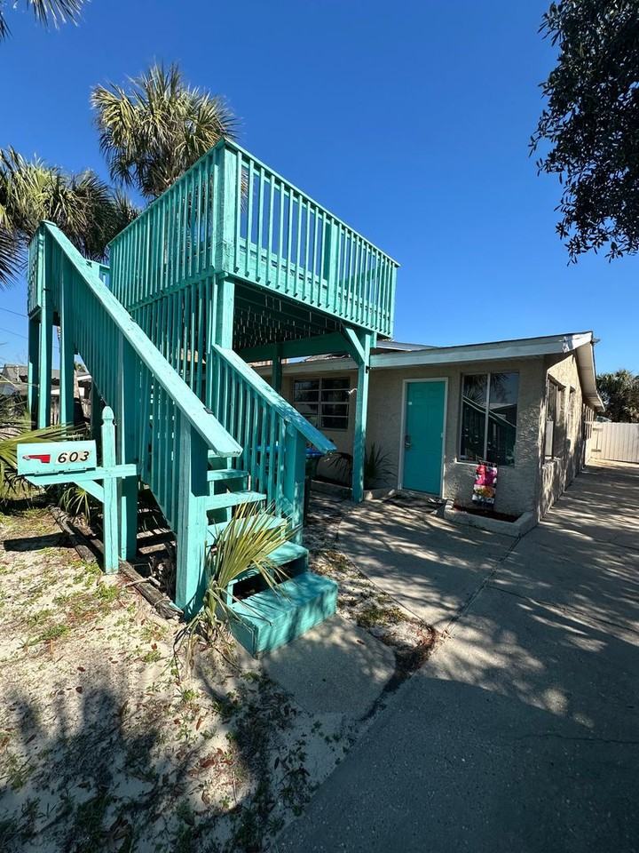 603 Dolphin St - Photo 2 of 37