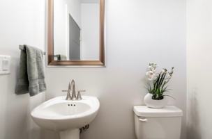 featured image of 909 N 17th Ave #A