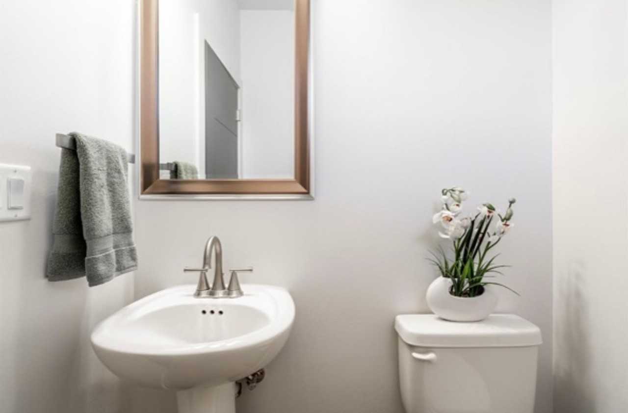 909 N 17th Ave #C - Photo 7 of 23