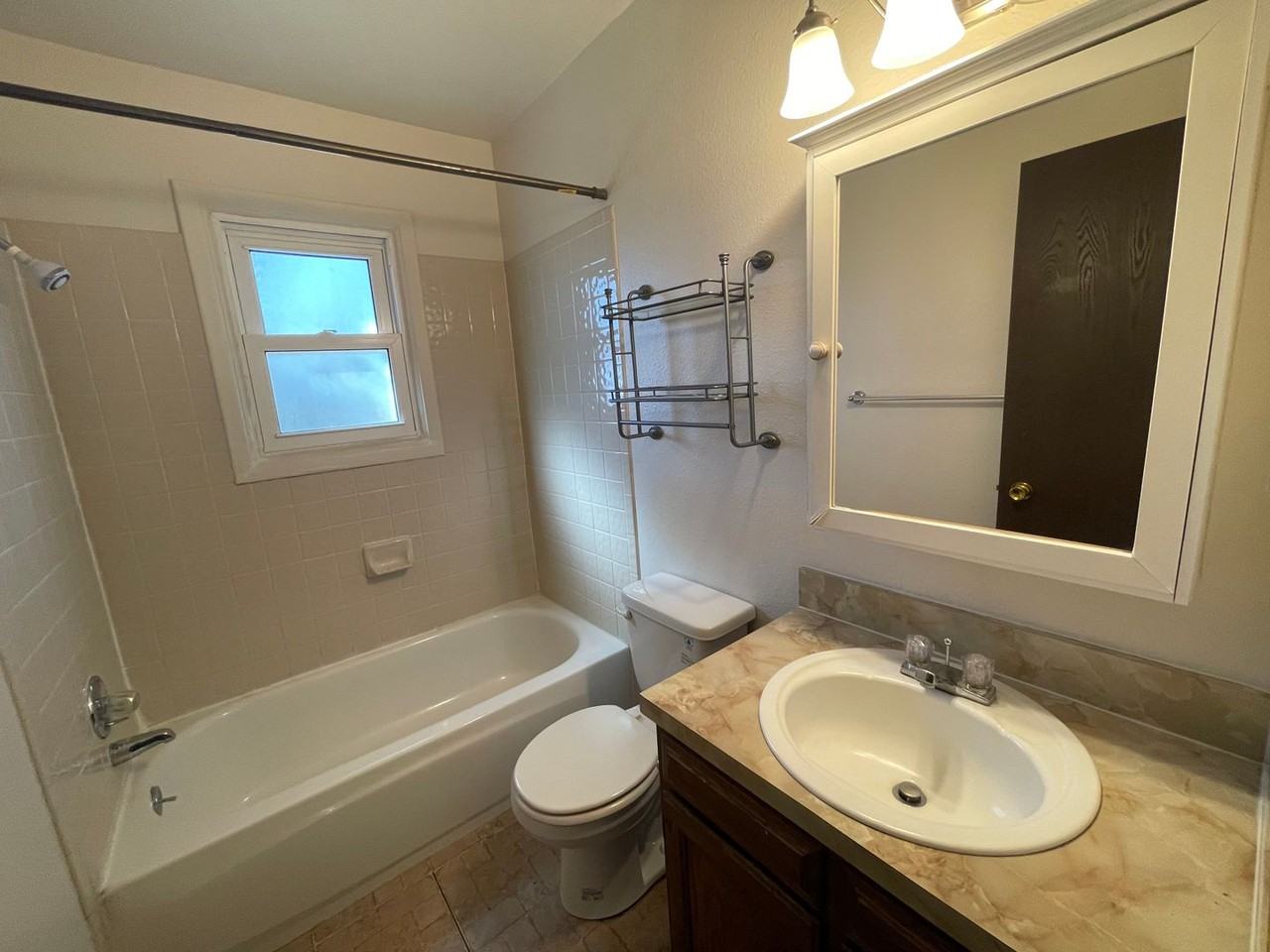 4917 E 14th St - Photo 3 of 9