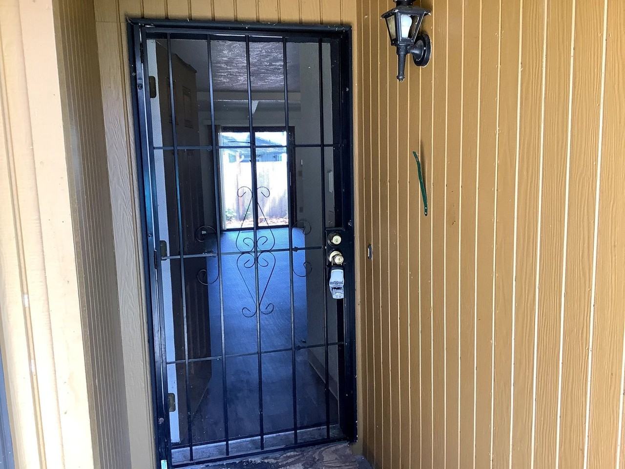 329 S 40th Pl - Photo 2 of 13