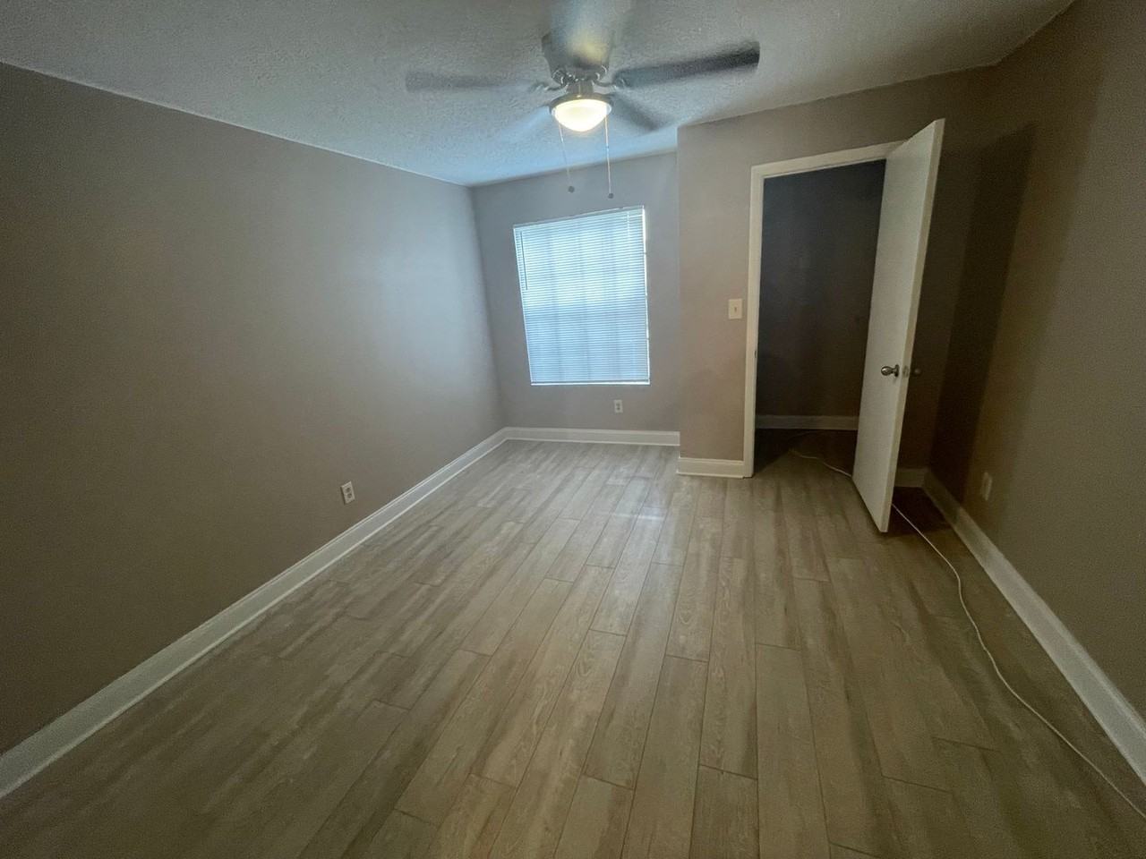 236 Afton Sq #106 - Photo 5 of 6