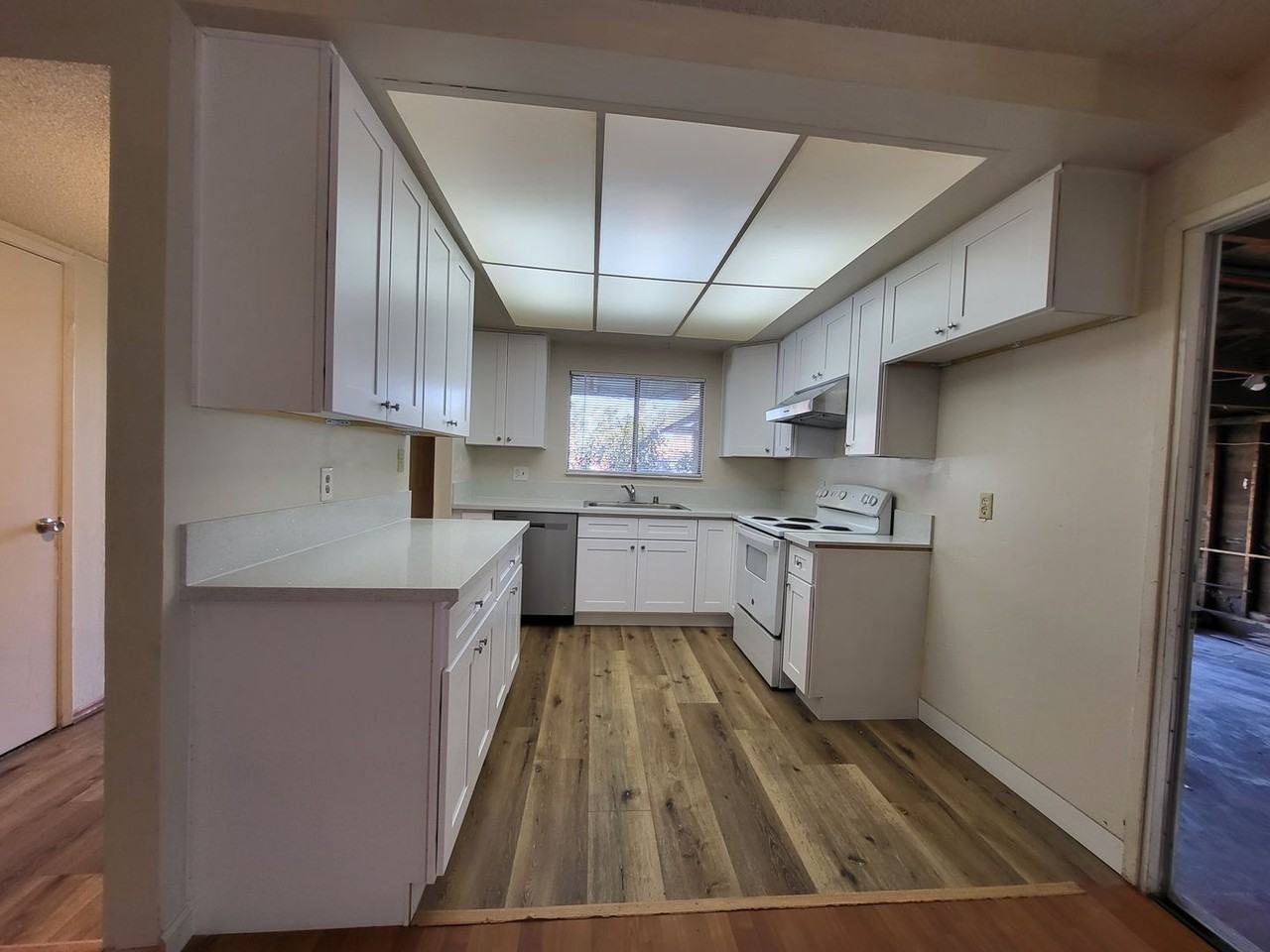 5514 Seyferth Way - Photo 2 of 9