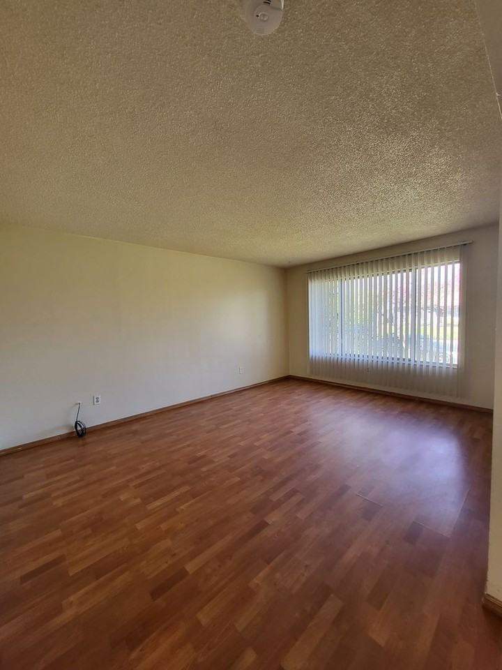 5514 Seyferth Way - Photo 7 of 9