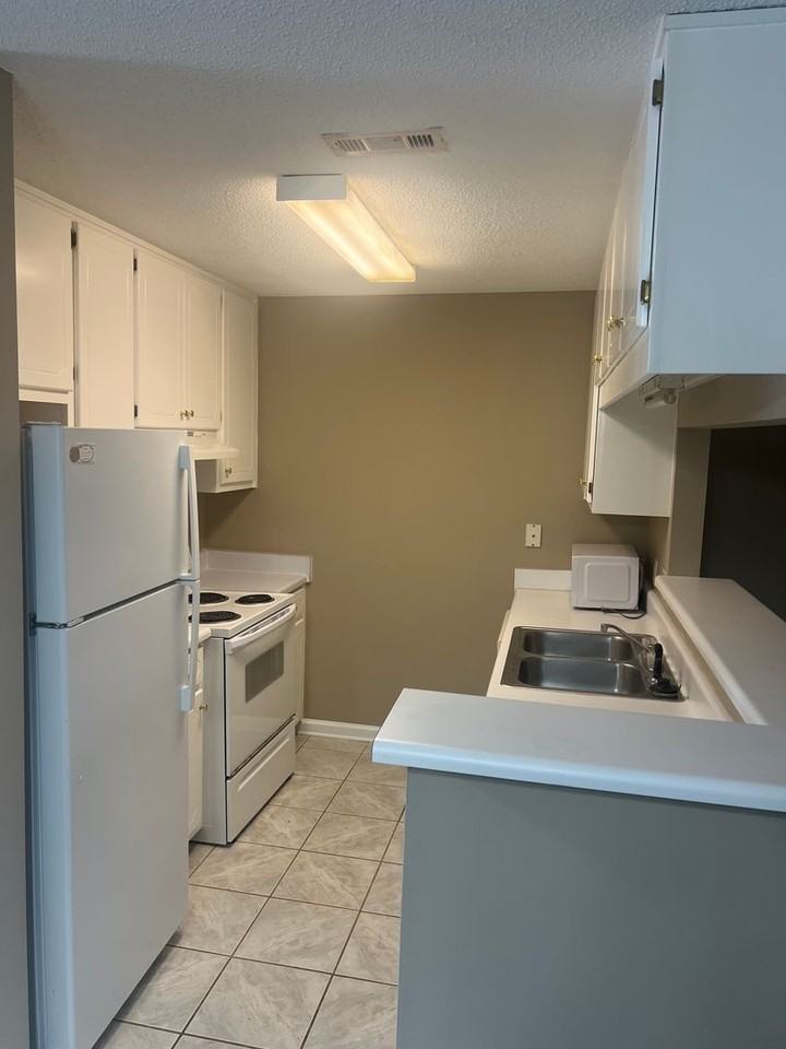 114 Commons Dr - Photo 4 of 16