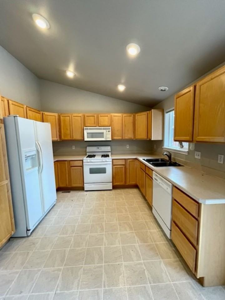 1157 Sw Silver Lake Blvd - Photo 6 of 23