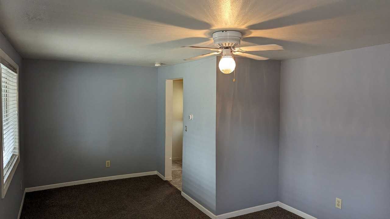 1636 W 10th St - Photo 3 of 10