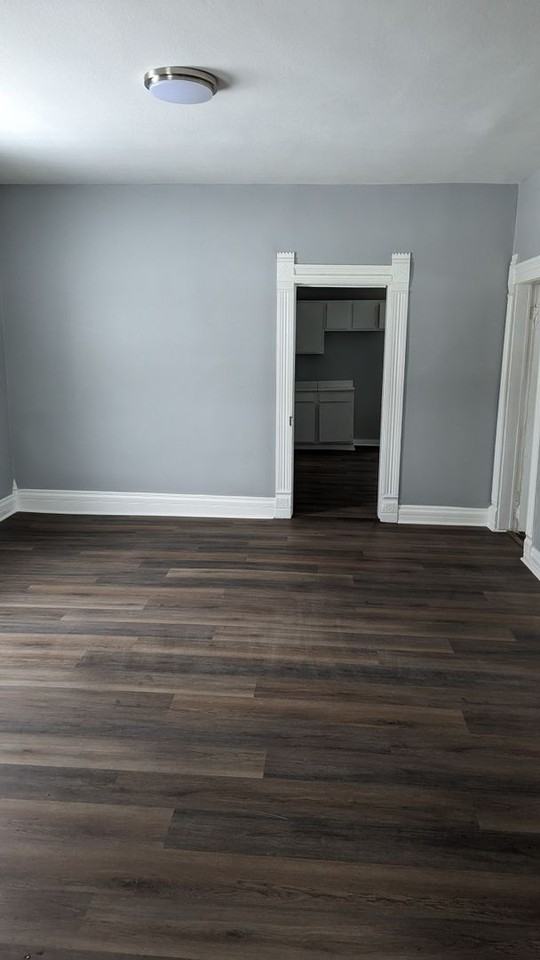 2718 S Adams St - Photo 3 of 8