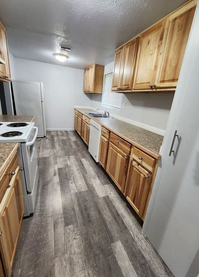 461 Lone Oak Ave - Photo 6 of 19