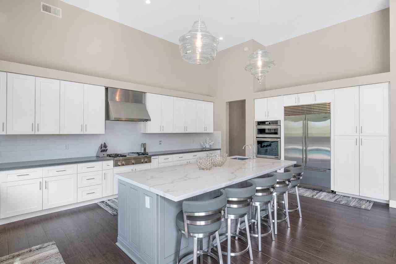 10195 E Cactus Rd - Photo 7 of 34