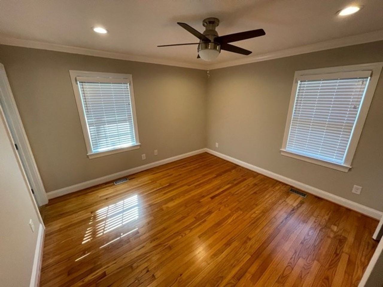 4881 Oak Level Rd - Photo 4 of 11