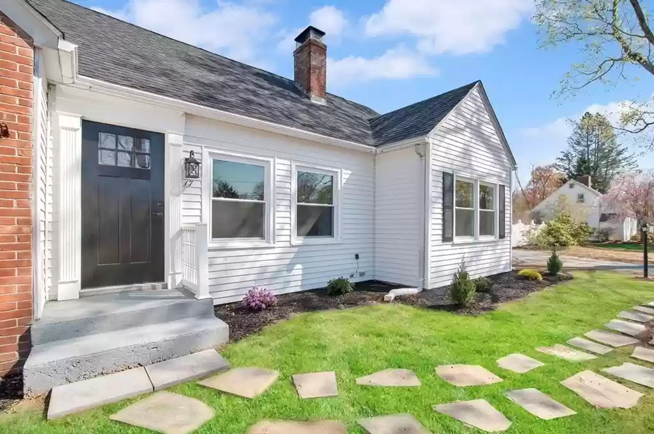 17 Hunting Ln - Photo 2 of 50