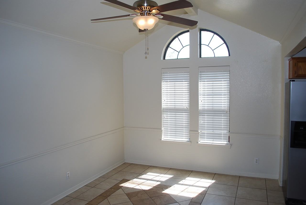 607 James Loop - Photo 6 of 20