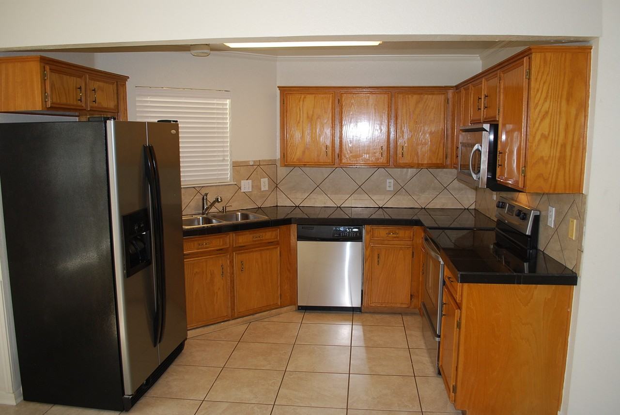 607 James Loop - Photo 7 of 20