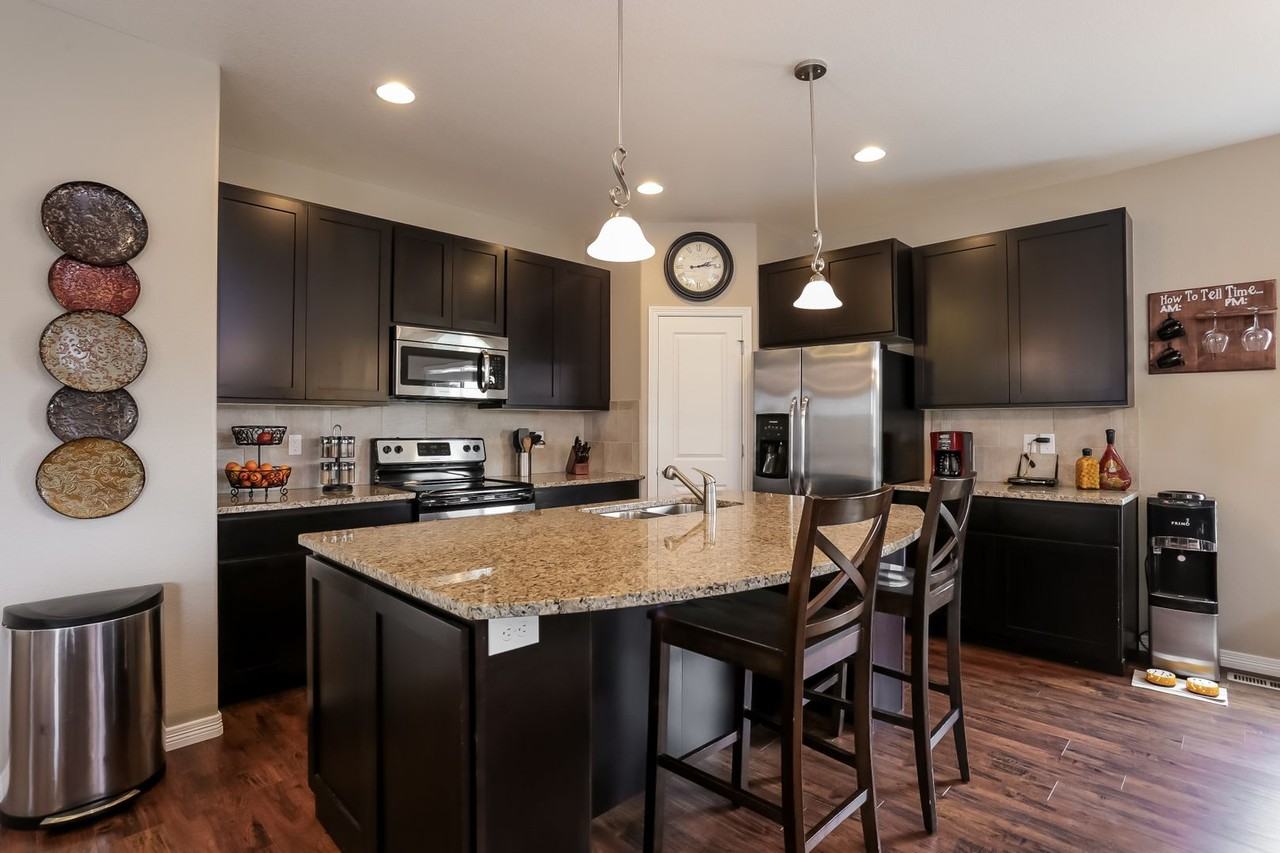 2851 Breton Way - Photo 4 of 38